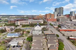 1015 W Bluff St, Fort Worth, TX 76102 - Photo 3