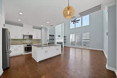 1015 W Bluff Street, Fort Worth, TX 76102 - Photo 5