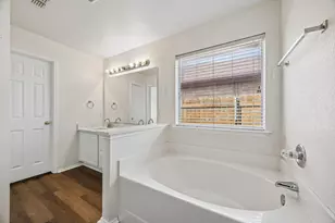 1914 Lennox Ln, Arlington, TX 76018 - Photo 17