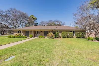 2415 Lakeview Circle, Arlington, TX 76013 - Photo 1