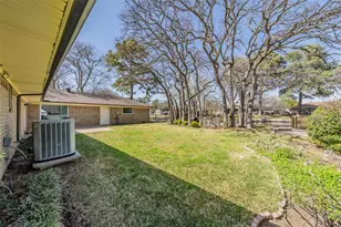 2415 Lakeview Cir, Arlington, TX 76013 - Photo 33