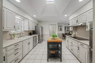 2415 Lakeview Cir, Arlington, TX 76013 - Photo 13