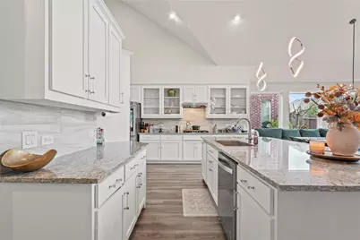 315 Chandan Way, Irving, TX 75063 - Photo 11