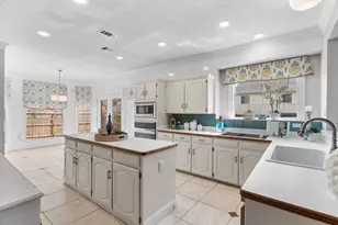 1801 Sandalwood Ln, Grapevine, TX 76051 - Photo 9