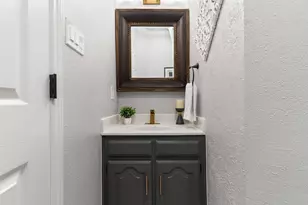 1801 Sandalwood Ln, Grapevine, TX 76051 - Photo 13