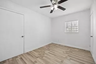 831 Kelso Dr, Dallas, TX 75211 - Photo 17