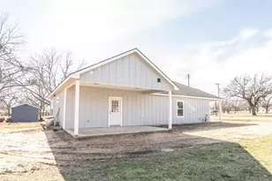 307 Bonham St, Nocona, TX 76255 - Photo 23