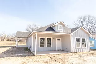 307 Bonham St, Nocona, TX 76255 - Photo 1