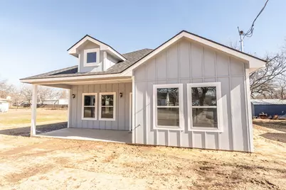 307 Bonham Street, Nocona, TX 76255 - Photo 5