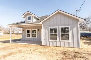 307 Bonham St, Nocona, TX 76255 - Photo 5