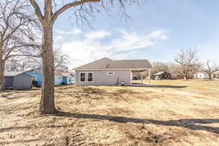 307 Bonham St, Nocona, TX 76255 - Photo 35