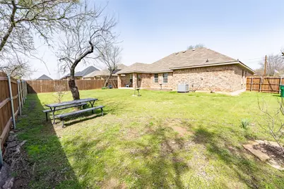 643 Half Moon Way, Runaway Bay, TX 76426 - Photo 5