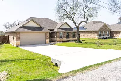 643 Half Moon Way, Runaway Bay, TX 76426 - Photo 3