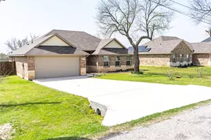 643 Half Moon Way, Runaway Bay, TX 76426 - Photo 3