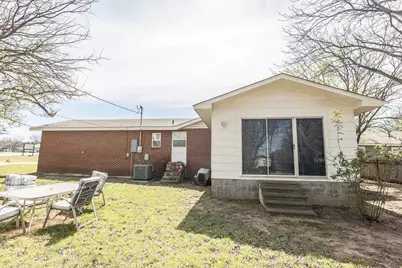 809 E Highway 82, Nocona, TX 76255 - Photo 9