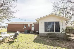 809 E Hwy 82, Nocona, TX 76255 - Photo 9