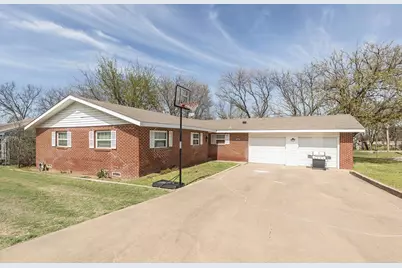 809 E Highway 82, Nocona, TX 76255 - Photo 3