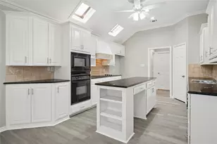 3216 Village Oak Dr, Arlington, TX 76017 - Photo 9