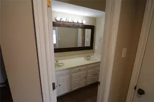 200 Red Oak Creek Dr, Oak Leaf, TX 75154 - Photo 9