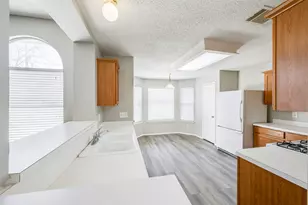 6431 St Leonard Dr, Arlington, TX 76001 - Photo 15