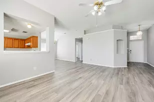 6431 St Leonard Dr, Arlington, TX 76001 - Photo 9