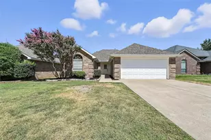 8016 Adcock Ct, Fort Worth, TX 76137 - Photo 3