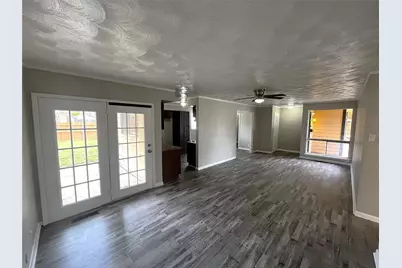 3717 Cranston Court E, Irving, TX 75062 - Photo 9