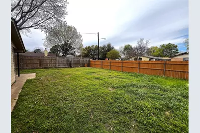 3717 Cranston Court E, Irving, TX 75062 - Photo 11