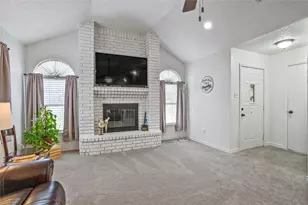 512 Oak Ridge Ct, Crowley, TX 76036 - Photo 7