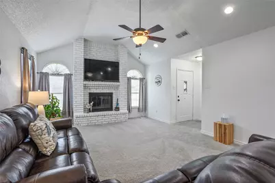 512 Oak Ridge Court, Crowley, TX 76036 - Photo 9