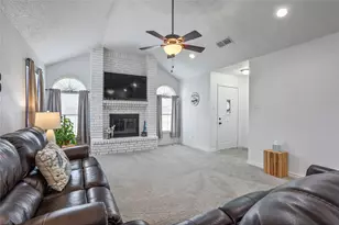 512 Oak Ridge Ct, Crowley, TX 76036 - Photo 9