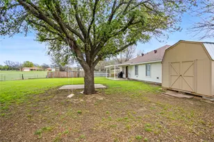 512 Oak Ridge Ct, Crowley, TX 76036 - Photo 25