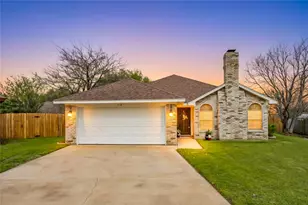512 Oak Ridge Ct, Crowley, TX 76036 - Photo 1