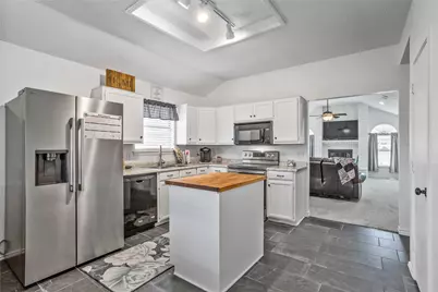 512 Oak Ridge Court, Crowley, TX 76036 - Photo 11