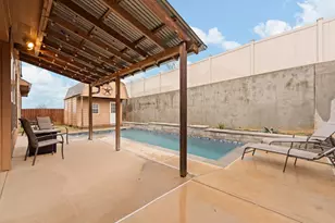 400 Hidden Lake Ct, Burleson, TX 76028 - Photo 5