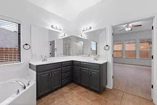 400 Hidden Lake Ct, Burleson, TX 76028 - Photo 33