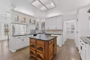 1405 Briar Dr, Bedford, TX 76022 - Photo 11