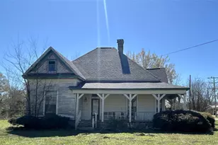 610 South St, Blossom, TX 75416 - Photo 1