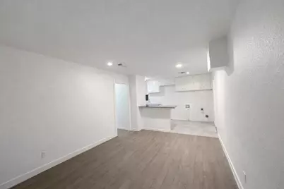 3408 S Hughes Avenue, Fort Worth, TX 76119 - Photo 7