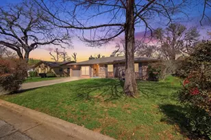 800 Brownstone St, Euless, TX 76039 - Photo 1