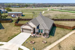331 Osage Ct, Krum, TX 76249 - Photo 17