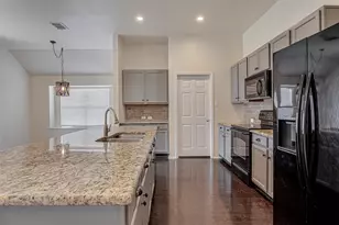 931 Hunter Ln, Burleson, TX 76028 - Photo 13