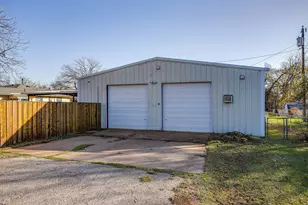1123 Bales St, Cleburne, TX 76033 - Photo 39
