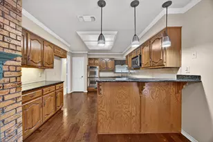 100 Castle Ct, Irving, TX 75038 - Photo 11