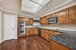 100 Castle Ct, Irving, TX 75038 - Photo 13