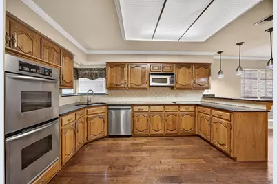 100 Castle Court, Irving, TX 75038 - Photo 13