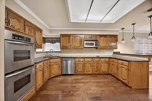 100 Castle Ct, Irving, TX 75038 - Photo 13