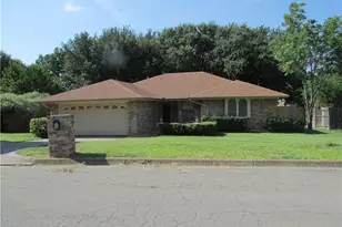 6820 Stillmeadows Cir N, North Richland Hills, TX 76182 - Photo 1