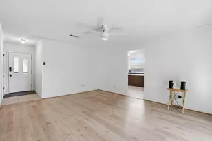 624 NW Barbara Ln, Burleson, TX 76028 - Photo 13