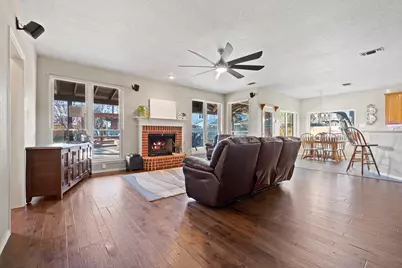 6402 Creekbend Court, Arlington, TX 76001 - Photo 7